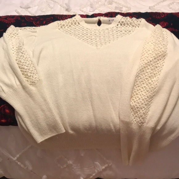 sweater with cut out neck and sleeves - Picture 3 of 3
